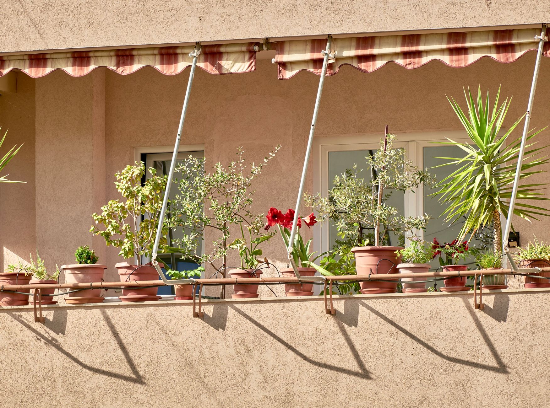 Lightweight balcony containers