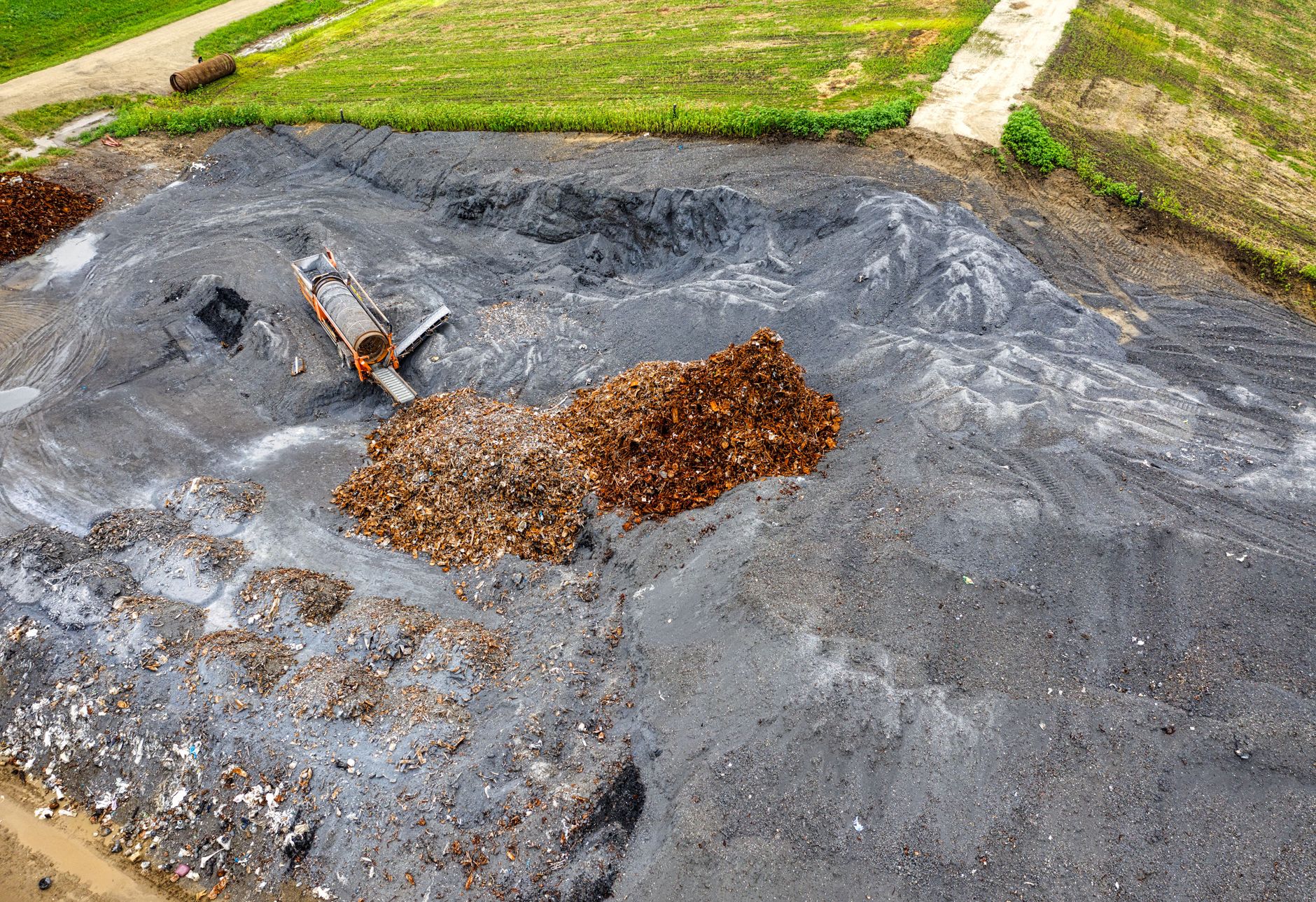 Composting chicken manure