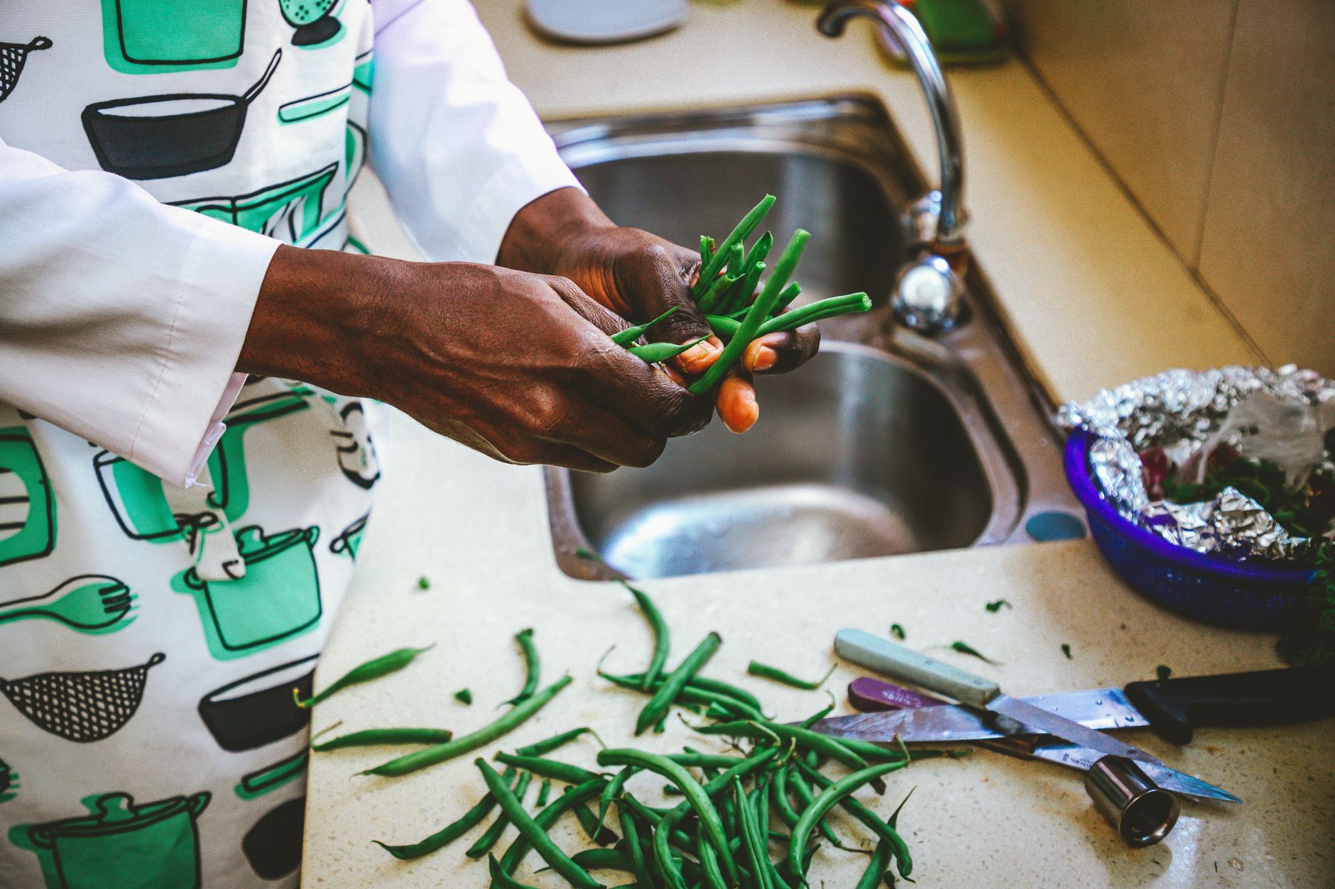 Preparing fresh green beans