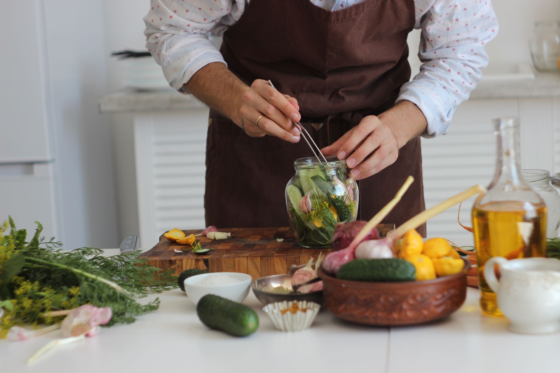 Fermenting vegetables at room temperature