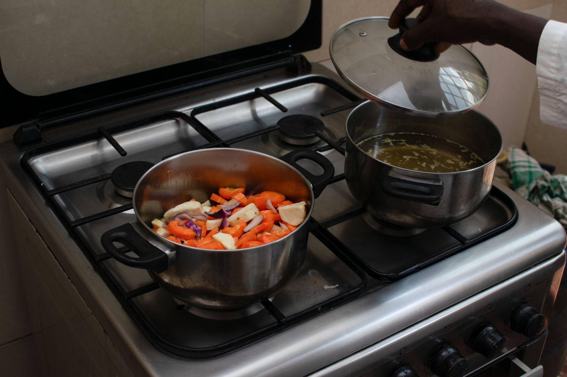 Blanching vegetables before freezing