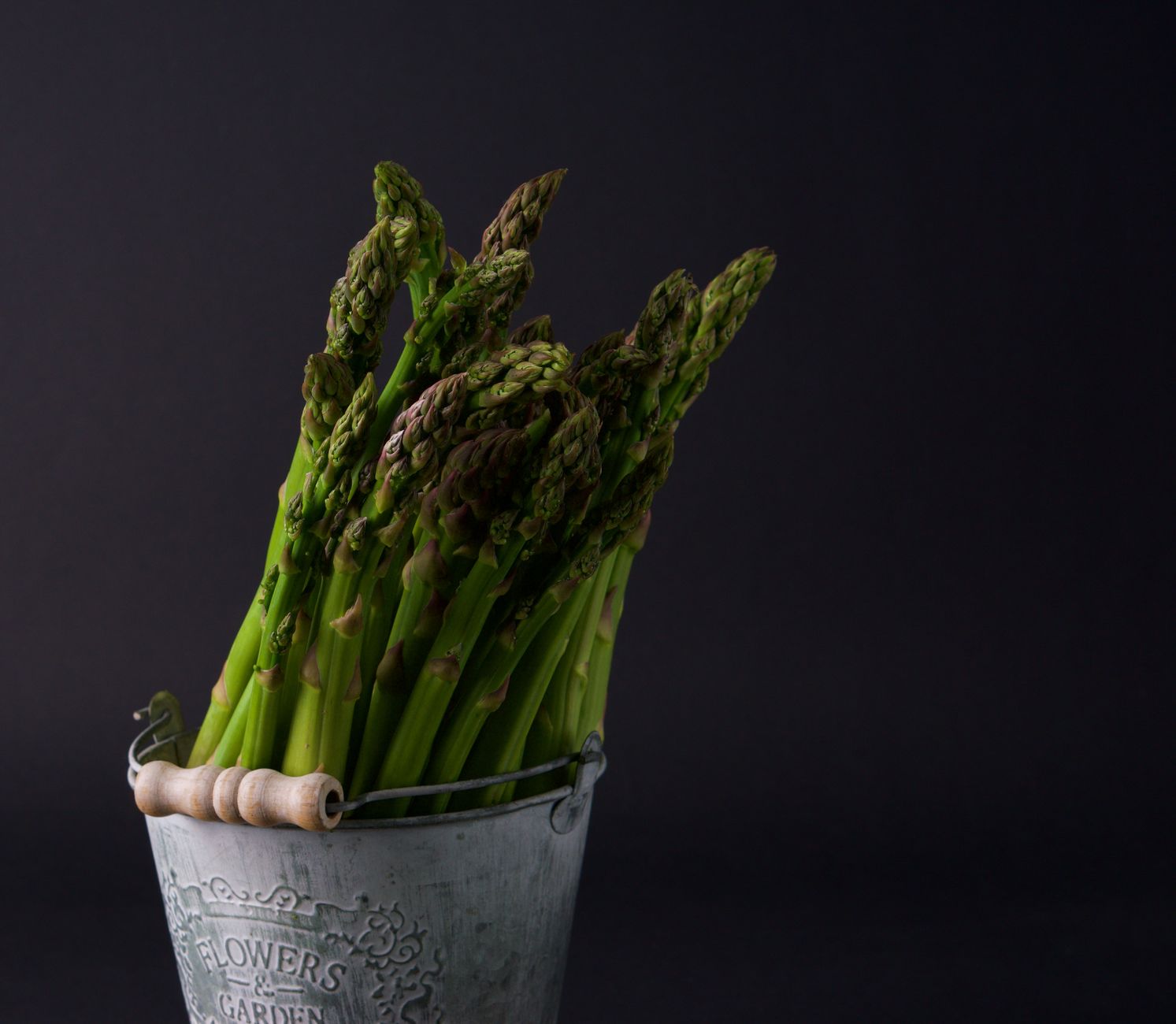 Harvesting an asparagus spear