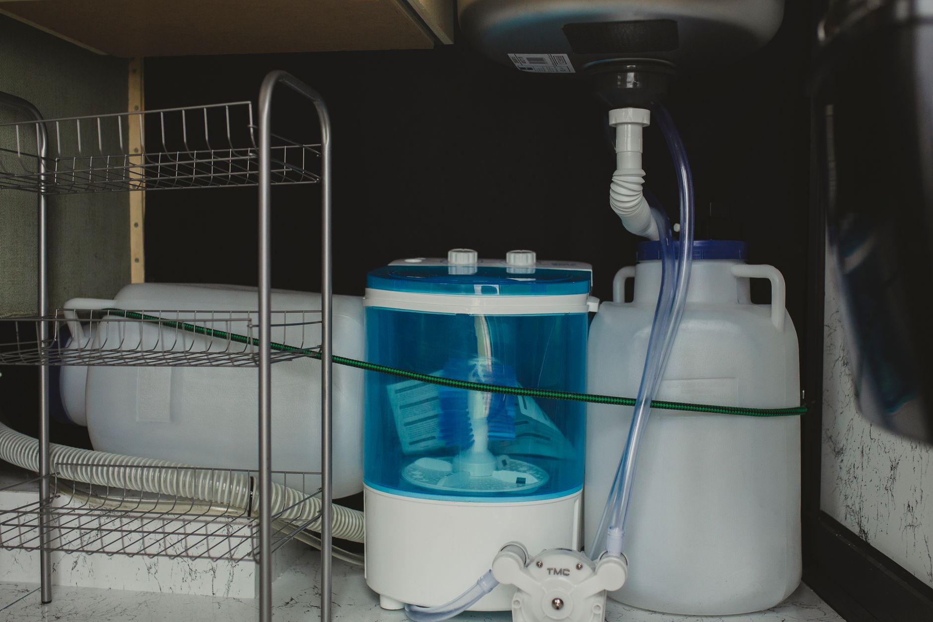 Filling and sealing water containers