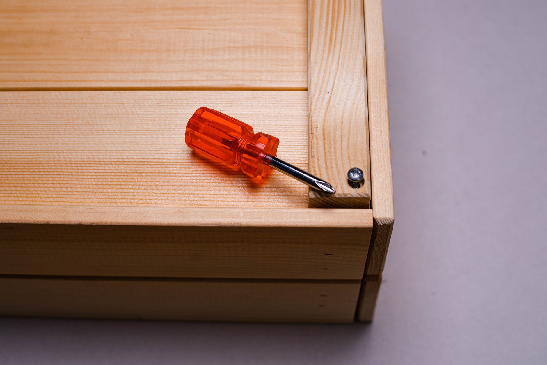 Assembling a raised bed kit